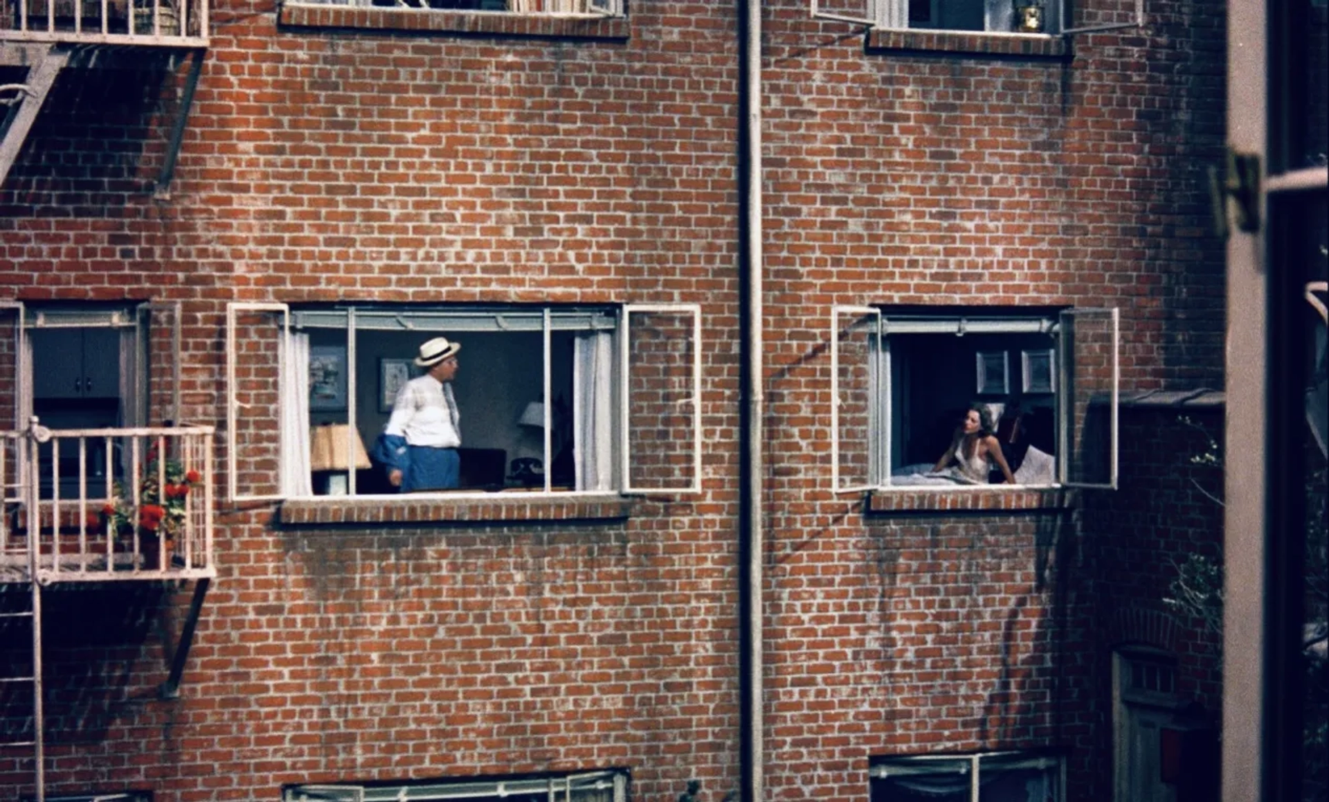 Raymond Burr and Irene Winston in Rear Window (1954)