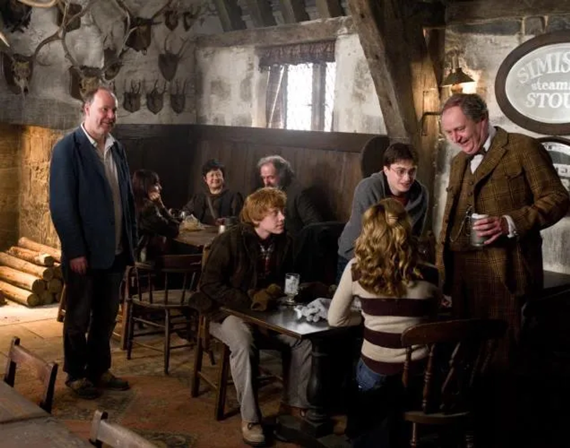 Jim Broadbent, Rupert Grint, Daniel Radcliffe, and David Yates in Harry Potter and the Half-Blood Prince (2009)