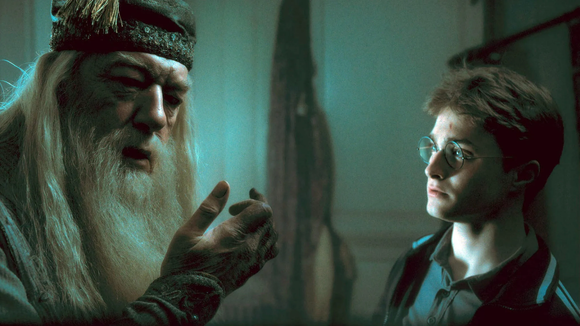 Michael Gambon and Daniel Radcliffe in Harry Potter and the Half-Blood Prince (2009)