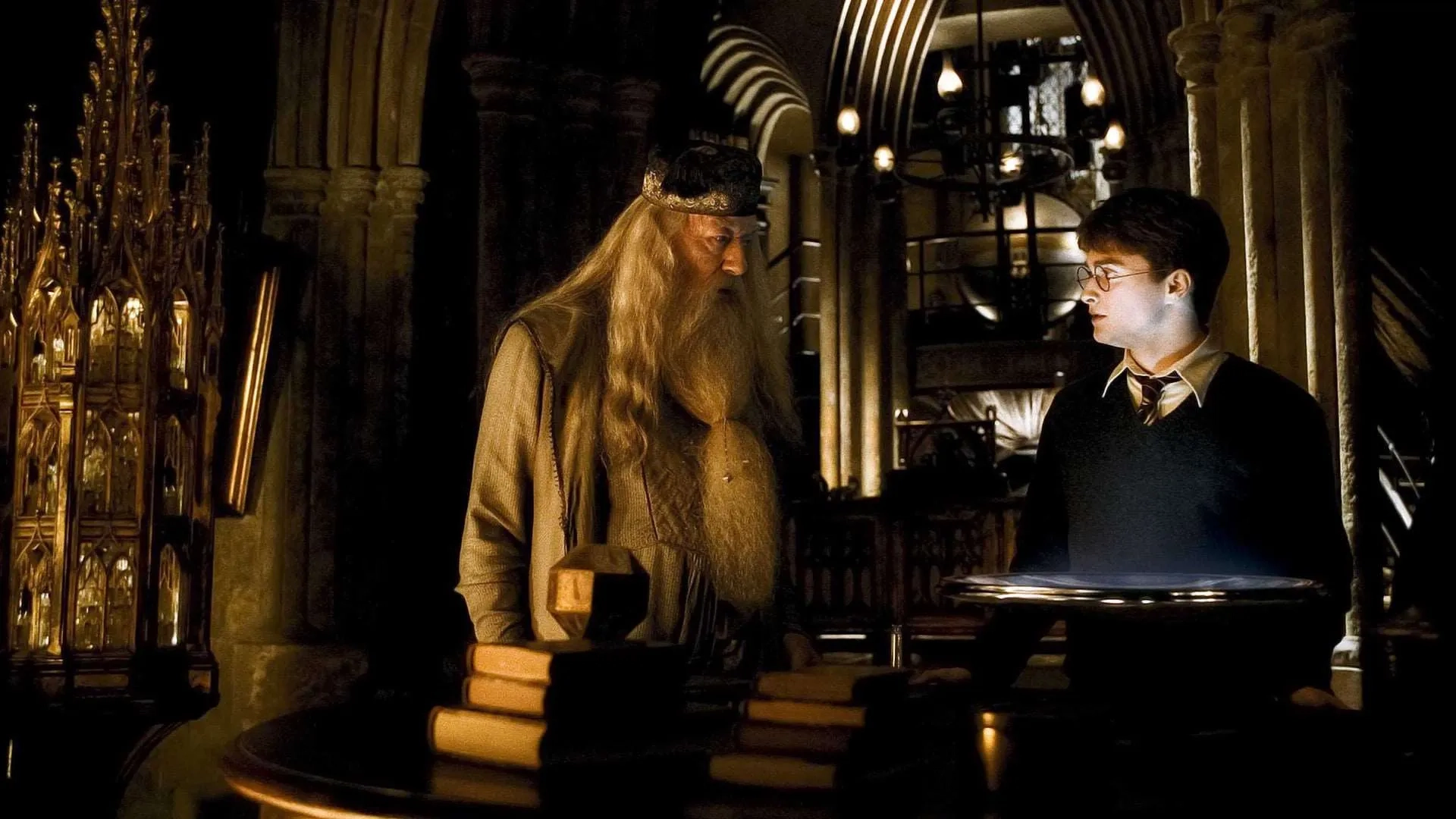 Michael Gambon and Daniel Radcliffe in Harry Potter and the Half-Blood Prince (2009)