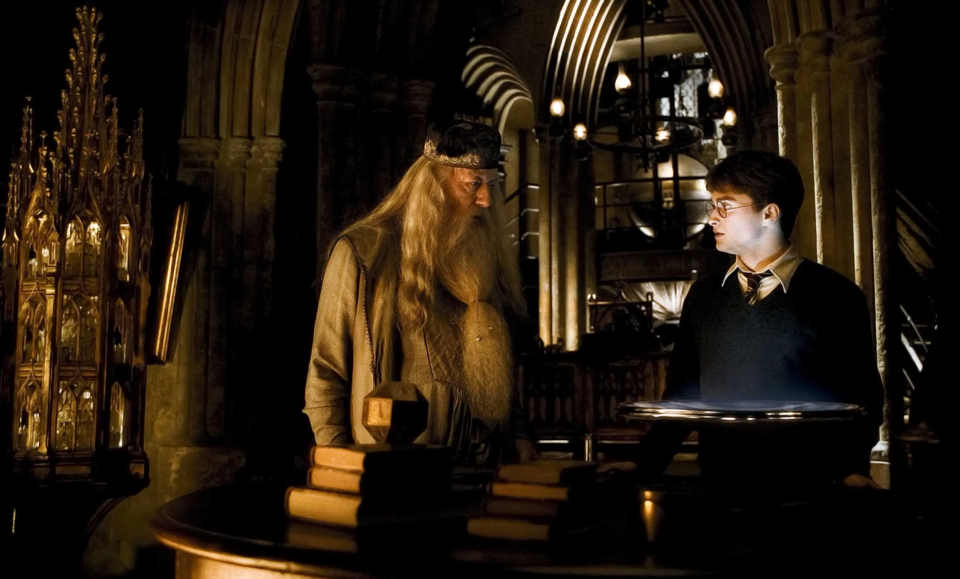 Michael Gambon and Daniel Radcliffe in Harry Potter and the Half-Blood Prince (2009)