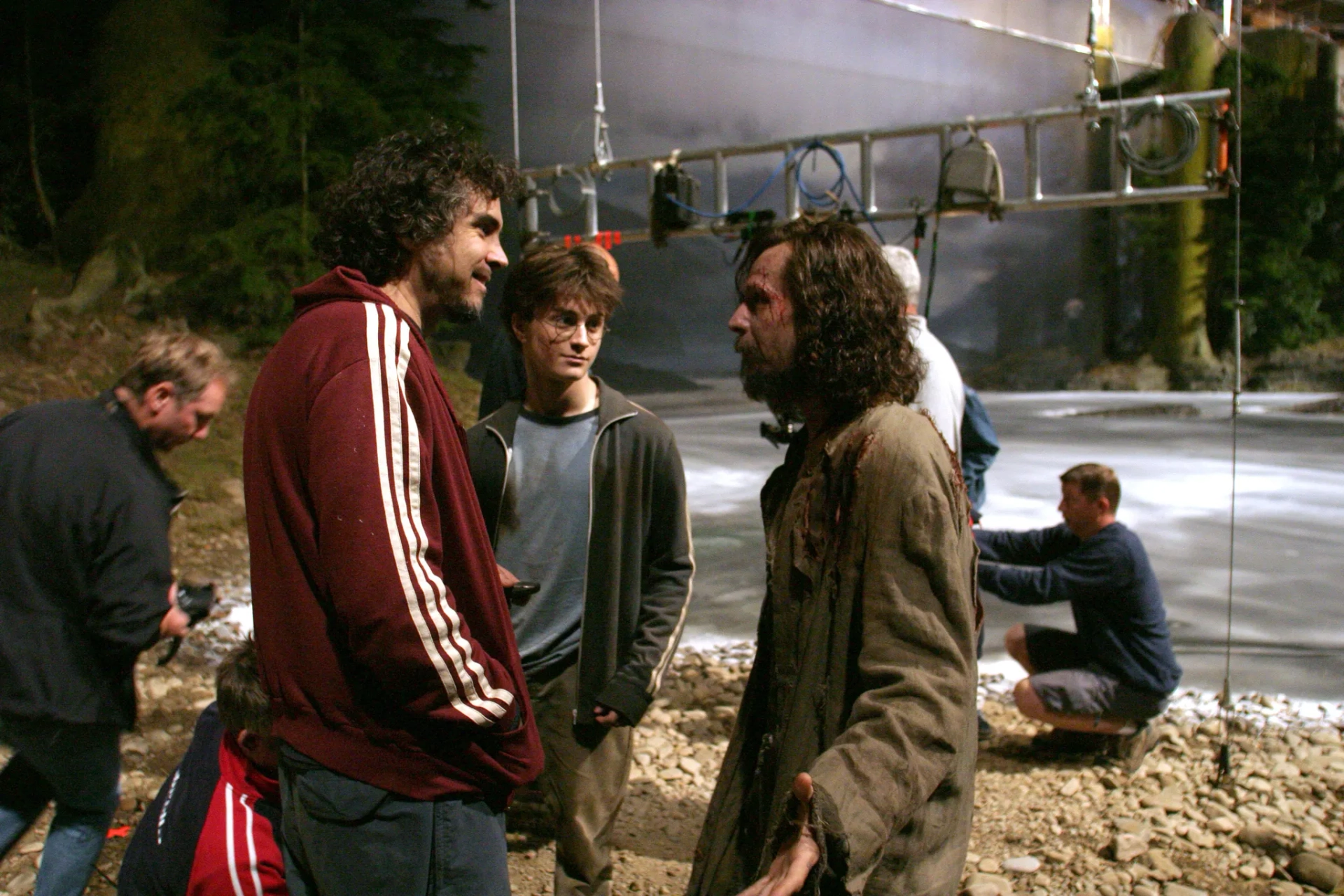 Gary Oldman, Alfonso Cuarón, and Daniel Radcliffe in Harry Potter and the Prisoner of Azkaban (2004)