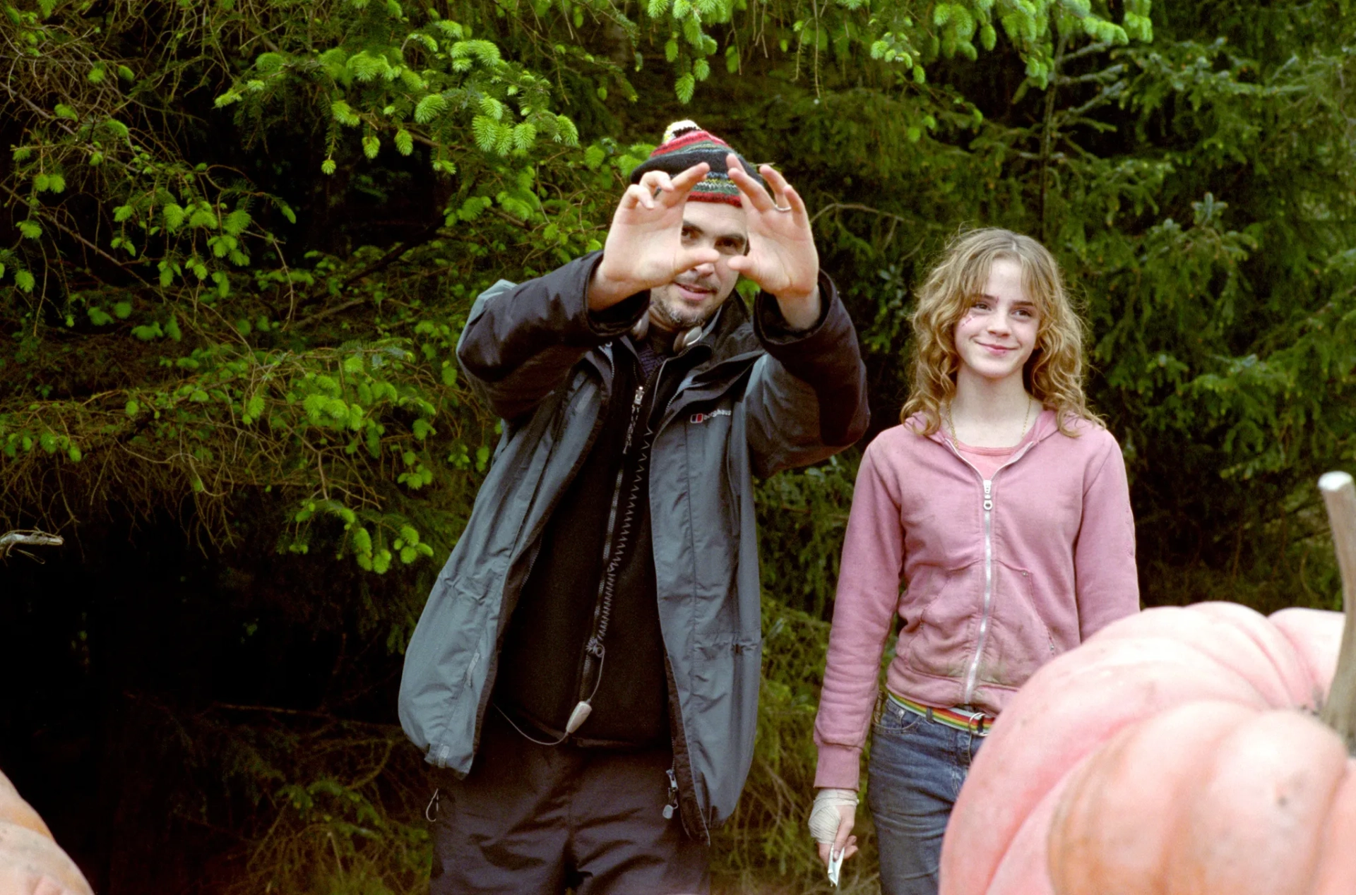 Alfonso Cuarón and Emma Watson in Harry Potter and the Prisoner of Azkaban (2004)