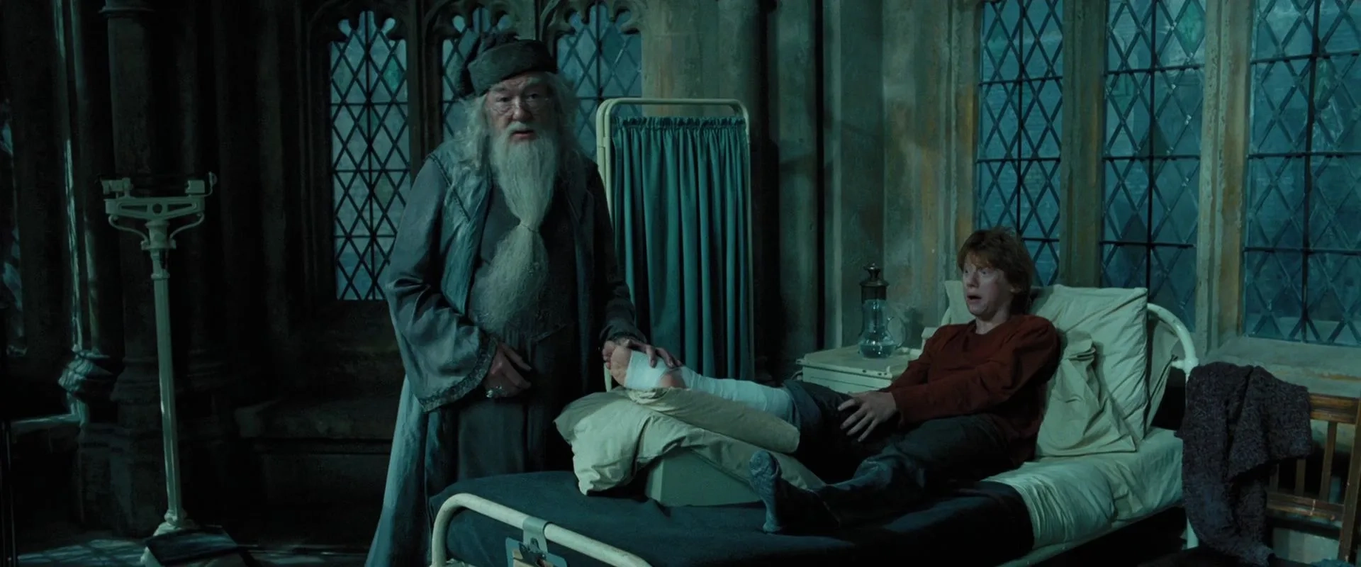 Michael Gambon and Rupert Grint in Harry Potter and the Prisoner of Azkaban (2004)