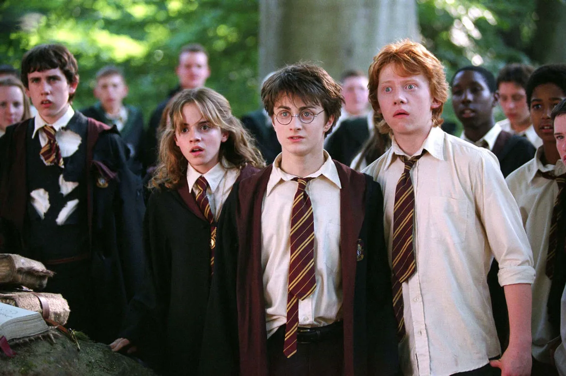 Alfred Enoch, Rupert Grint, Matthew Lewis, Daniel Radcliffe, and Emma Watson in Harry Potter and the Prisoner of Azkaban (2004)