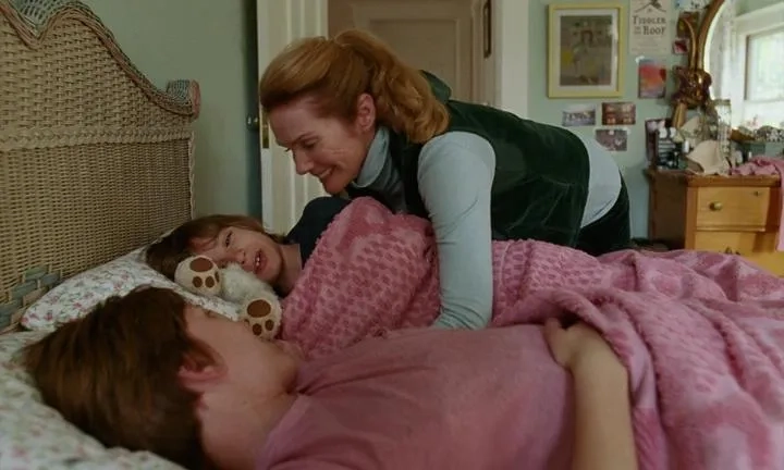 Julie Hagerty, Scarlett Johansson, and Azhy Robertson in Marriage Story (2019)