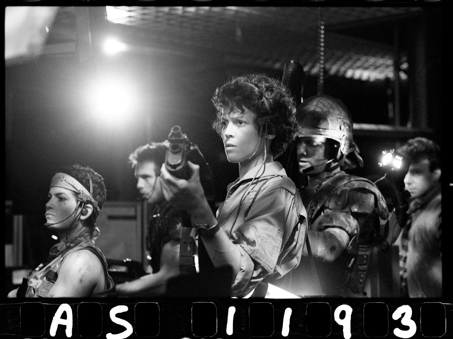 Bill Paxton, Sigourney Weaver, Michael Biehn, Jenette Goldstein, and Paul Reiser in Aliens (1986)