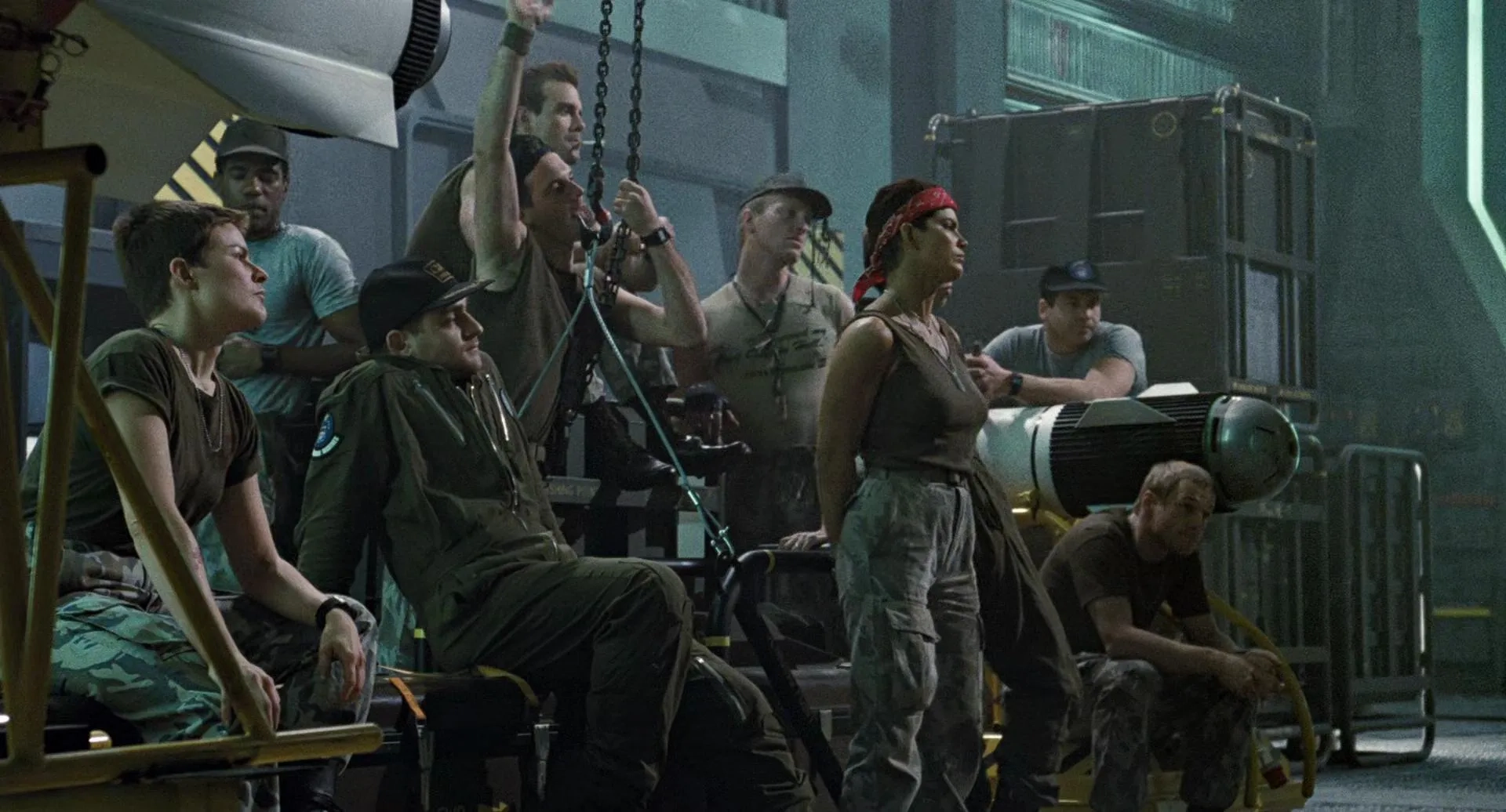 Bill Paxton, Michael Biehn, Jenette Goldstein, Mark Rolston, Daniel Kash, Ricco Ross, Cynthia Dale Scott, Trevor Steedman, and Tip Tipping in Aliens (1986)