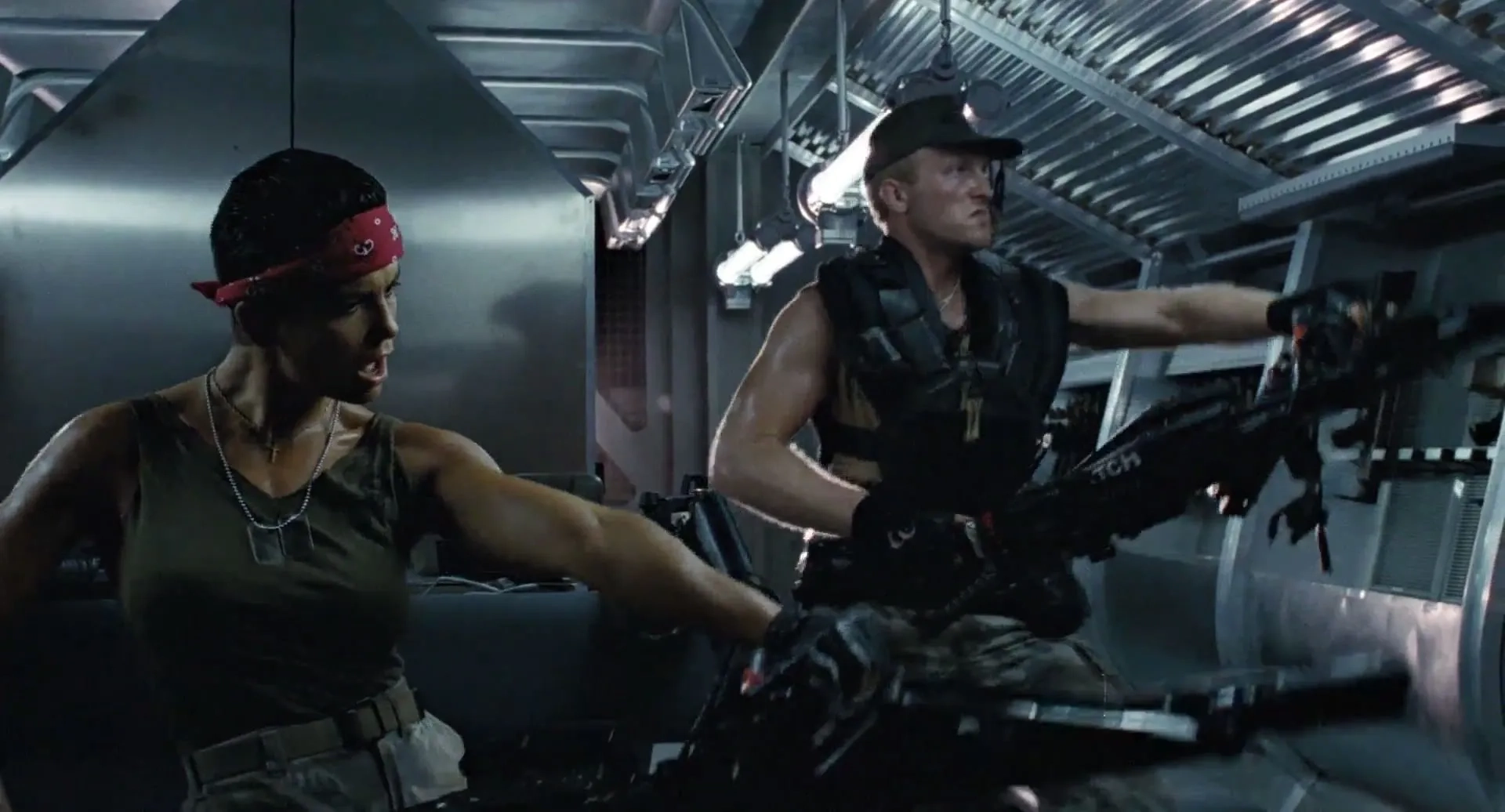 Jenette Goldstein and Mark Rolston in Aliens (1986)