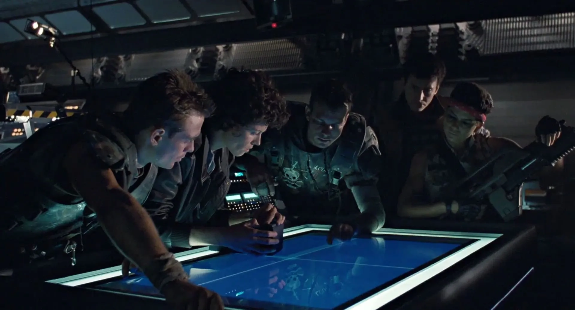 Bill Paxton, Sigourney Weaver, Michael Biehn, Jenette Goldstein, and Paul Reiser in Aliens (1986)