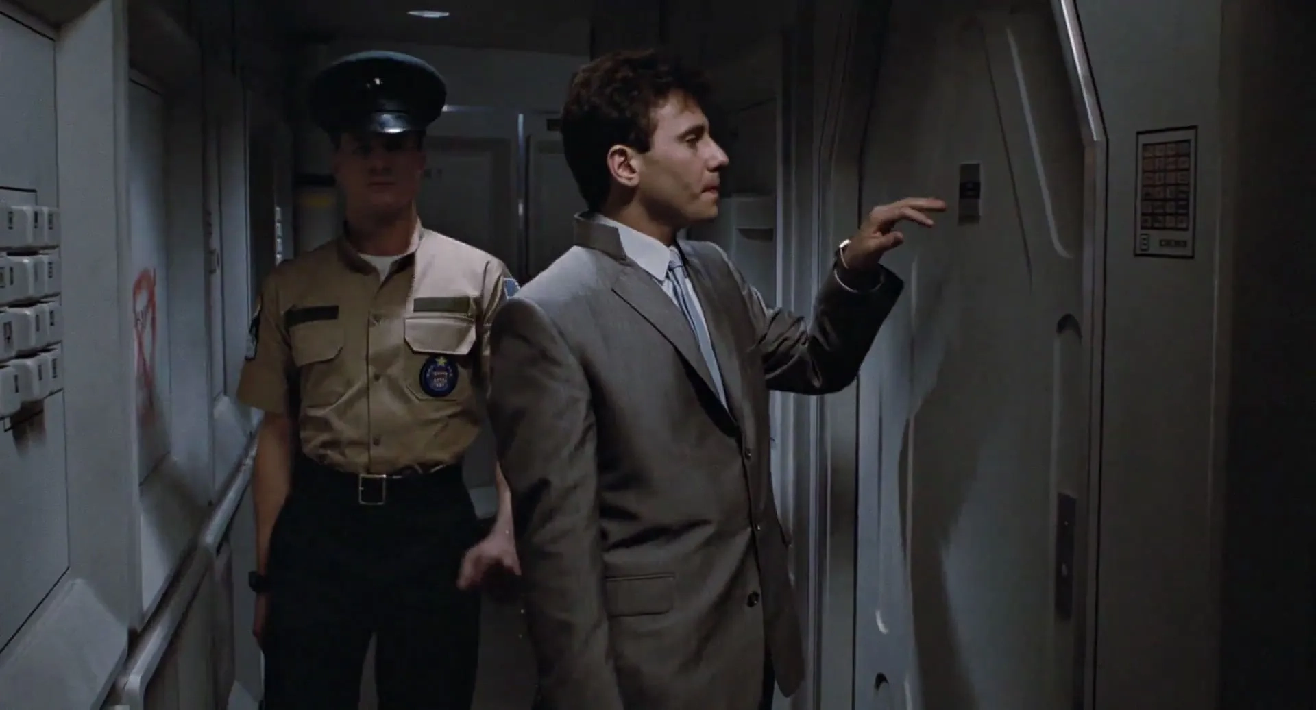 Paul Reiser and William Hope in Aliens (1986)