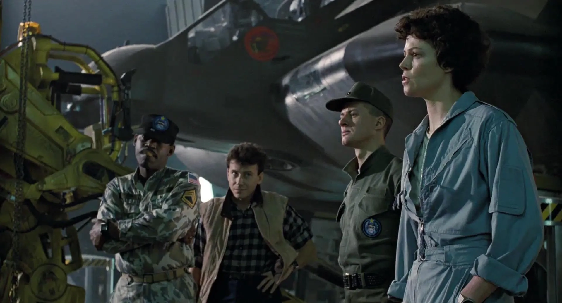 Sigourney Weaver, Paul Reiser, William Hope, and Al Matthews in Aliens (1986)