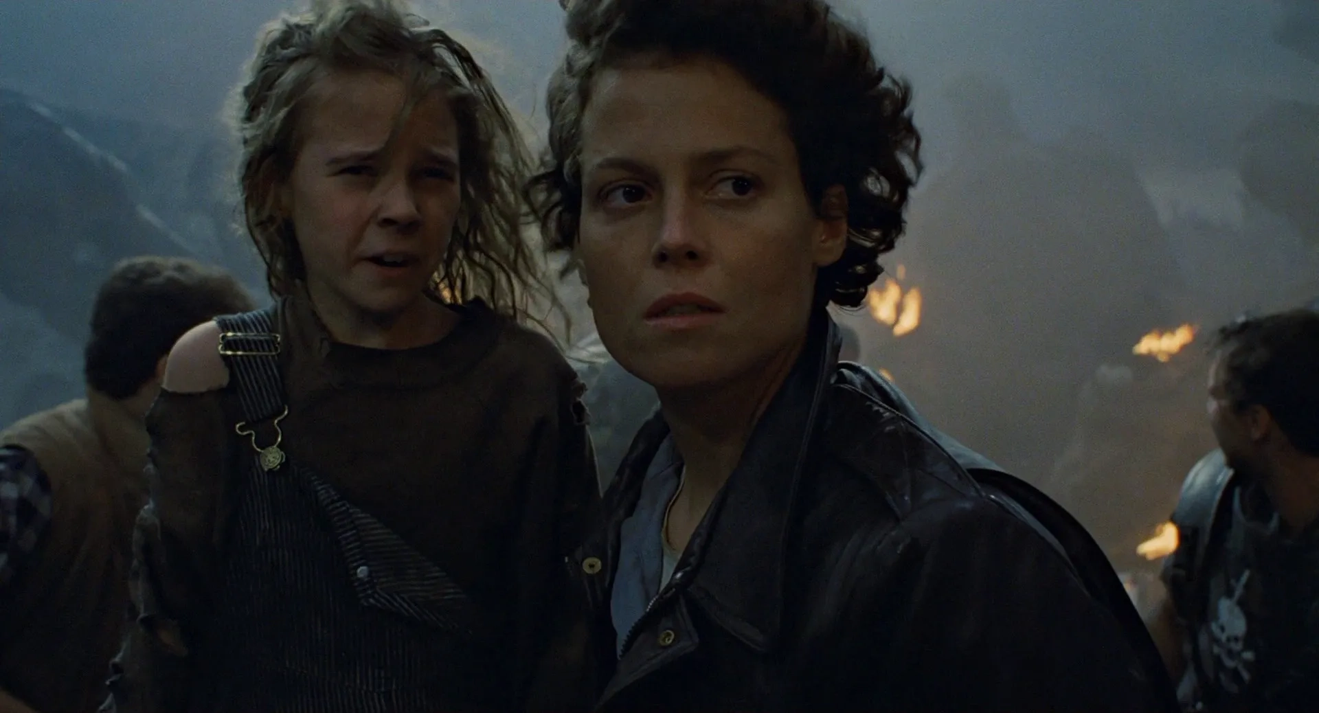 Sigourney Weaver, Carrie Henn, and Paul Reiser in Aliens (1986)