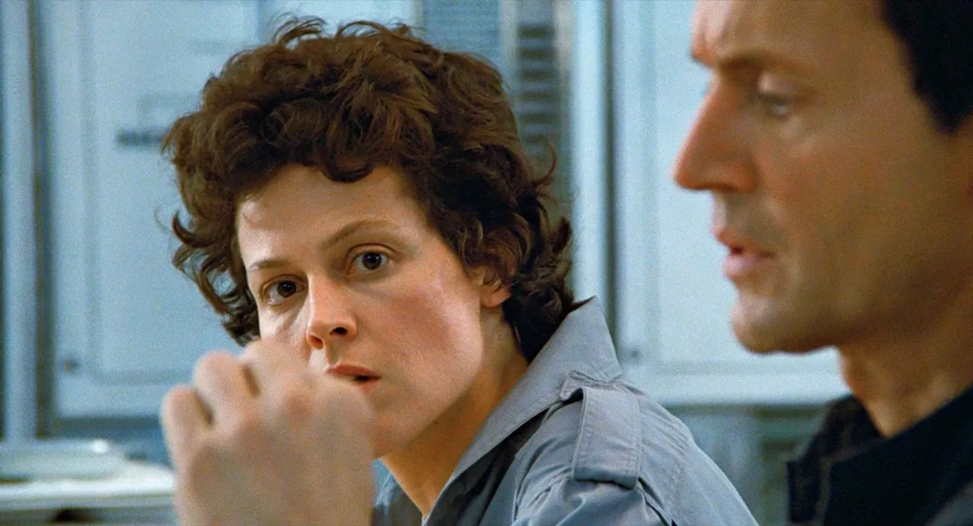 Sigourney Weaver and Lance Henriksen in Aliens (1986)