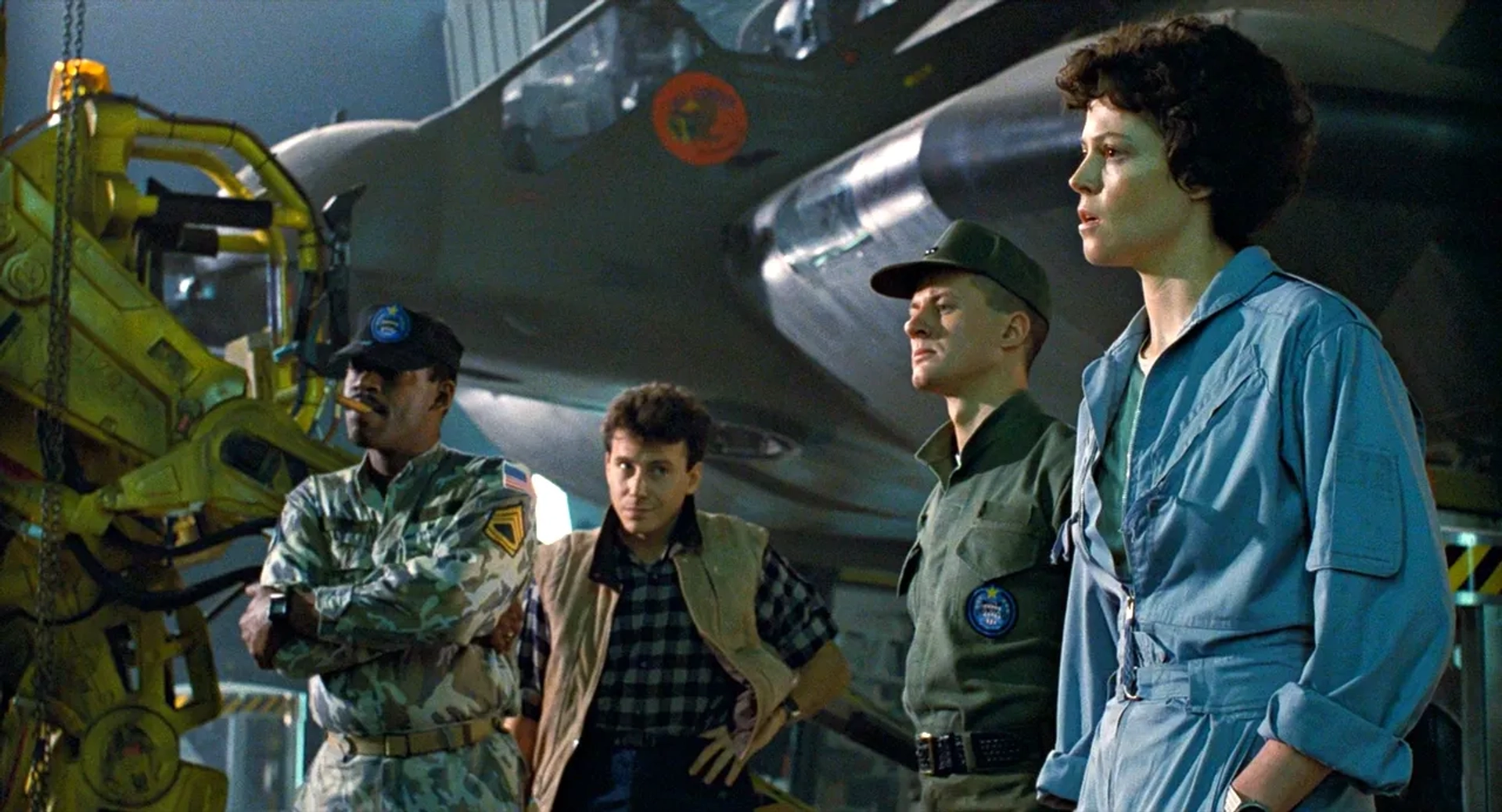 Sigourney Weaver, Paul Reiser, William Hope, and Al Matthews in Aliens (1986)