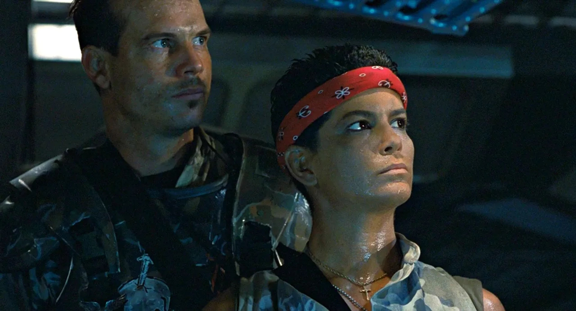 Bill Paxton and Jenette Goldstein in Aliens (1986)