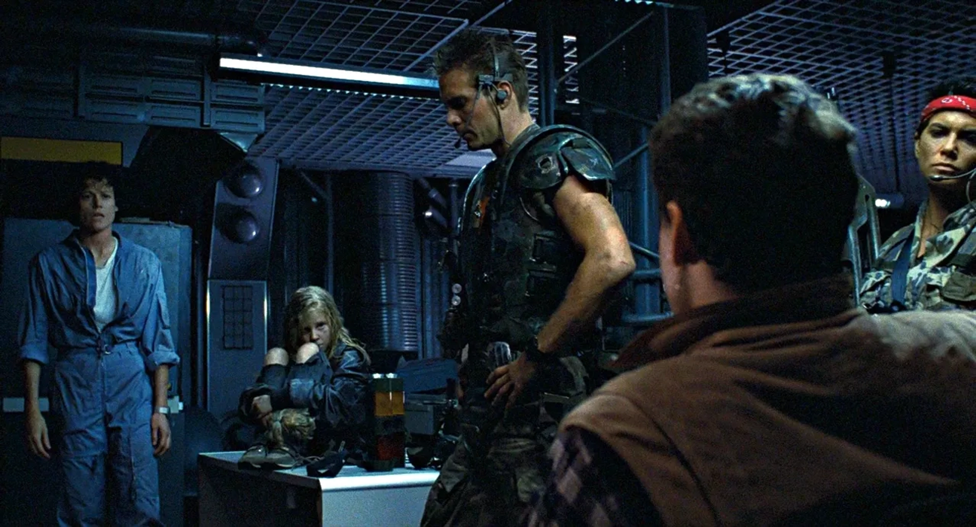 Sigourney Weaver, Michael Biehn, Jenette Goldstein, Carrie Henn, and Paul Reiser in Aliens (1986)