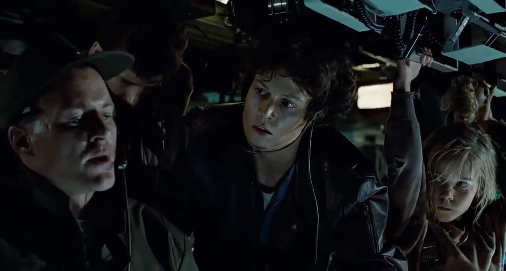 Sigourney Weaver, Carrie Henn, Paul Reiser, and William Hope in Aliens (1986)