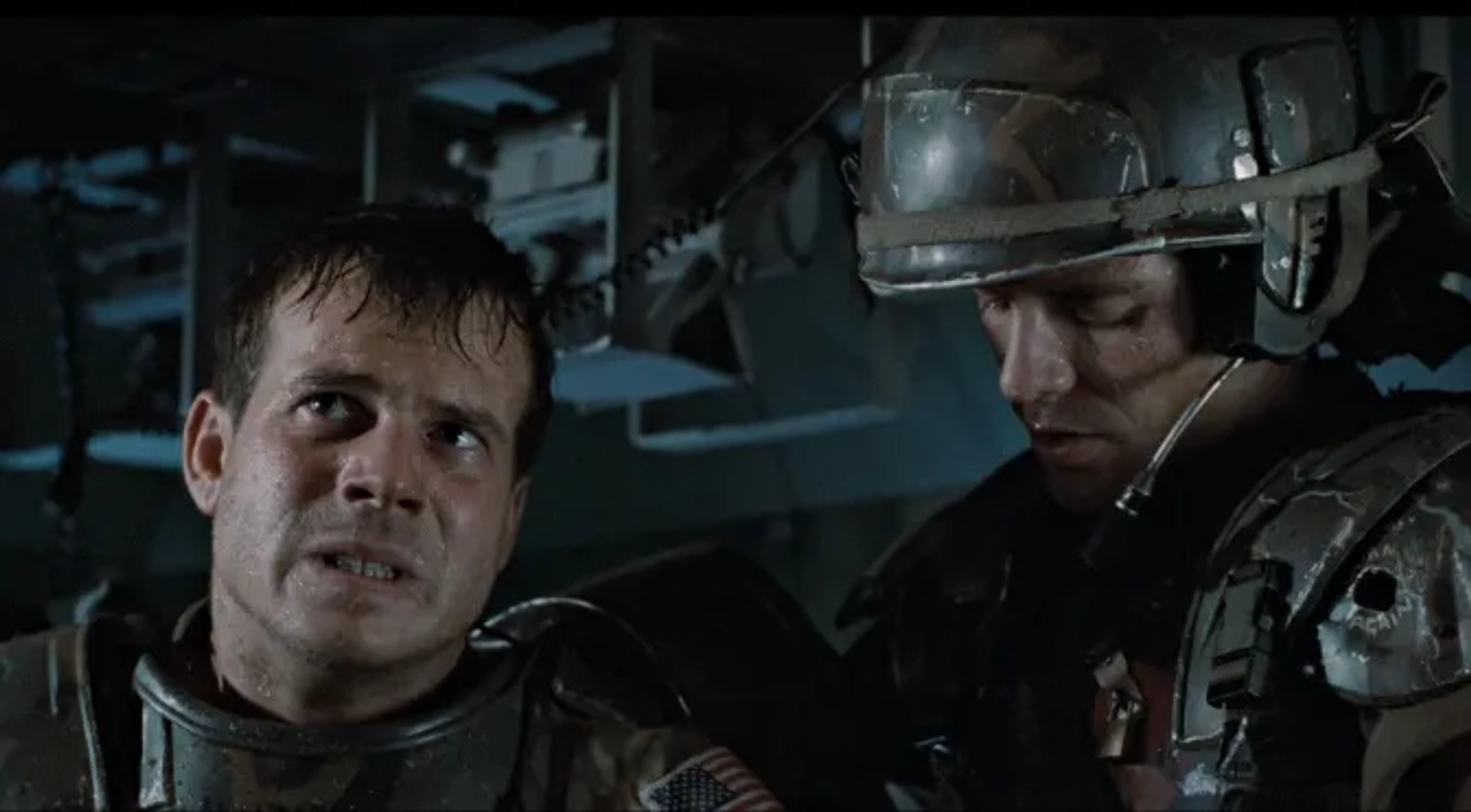 Bill Paxton and Michael Biehn in Aliens (1986)