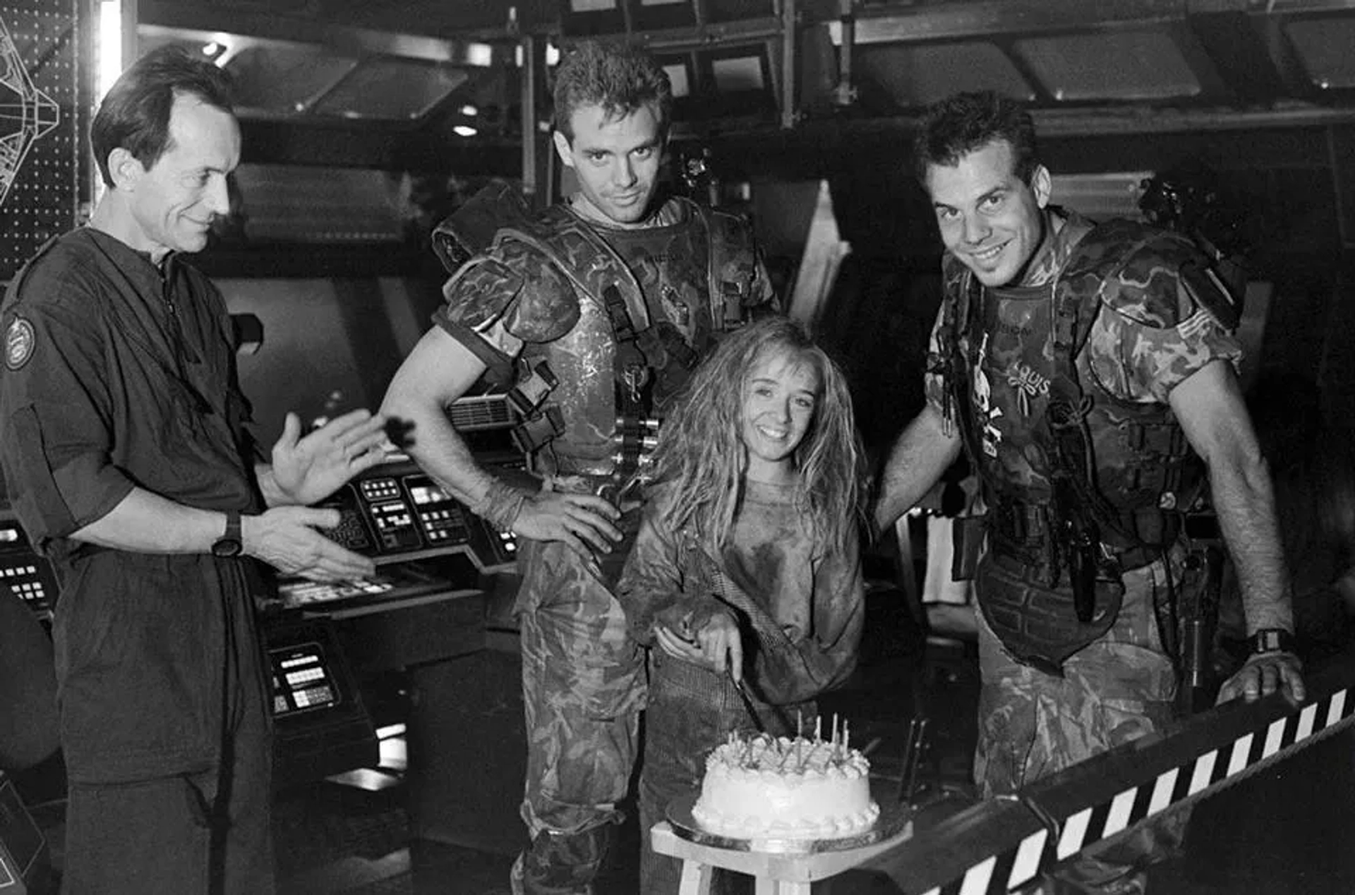 Bill Paxton, Michael Biehn, Lance Henriksen, and Carrie Henn in Aliens (1986)