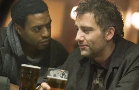 Chiwetel Ejiofor and Clive Owen in Children of Men (2006)