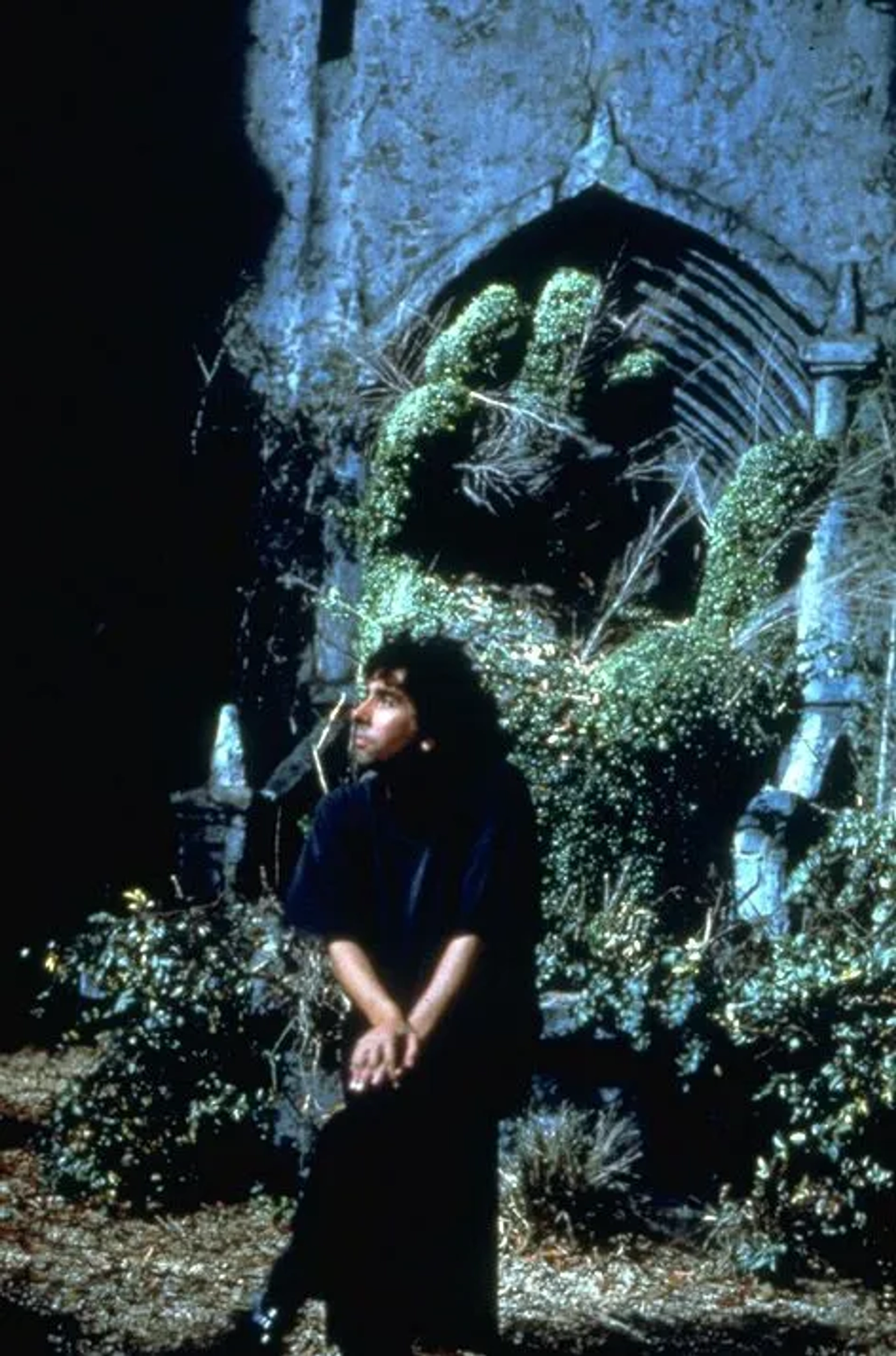 Director Tim Burton on the set