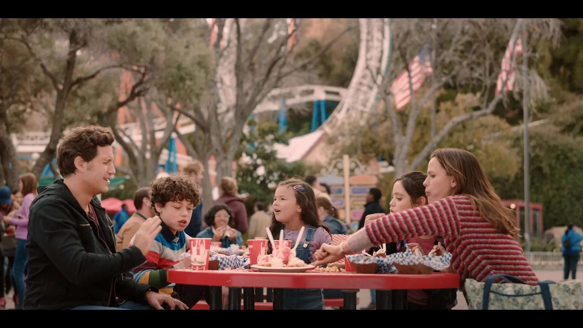 Jennifer Garner, Edgar Ramírez, Julian Lerner, and Everly Carganilla in Yes Day (2021)