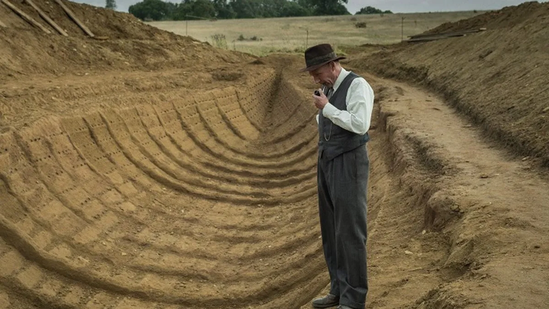 Ralph Fiennes in The Dig (2021)