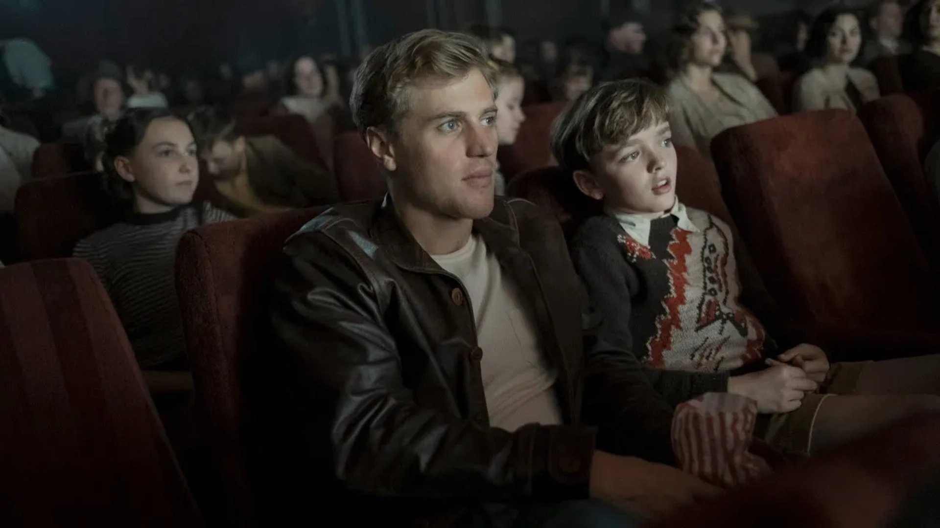 Archie Barnes and Johnny Flynn in The Dig (2021)