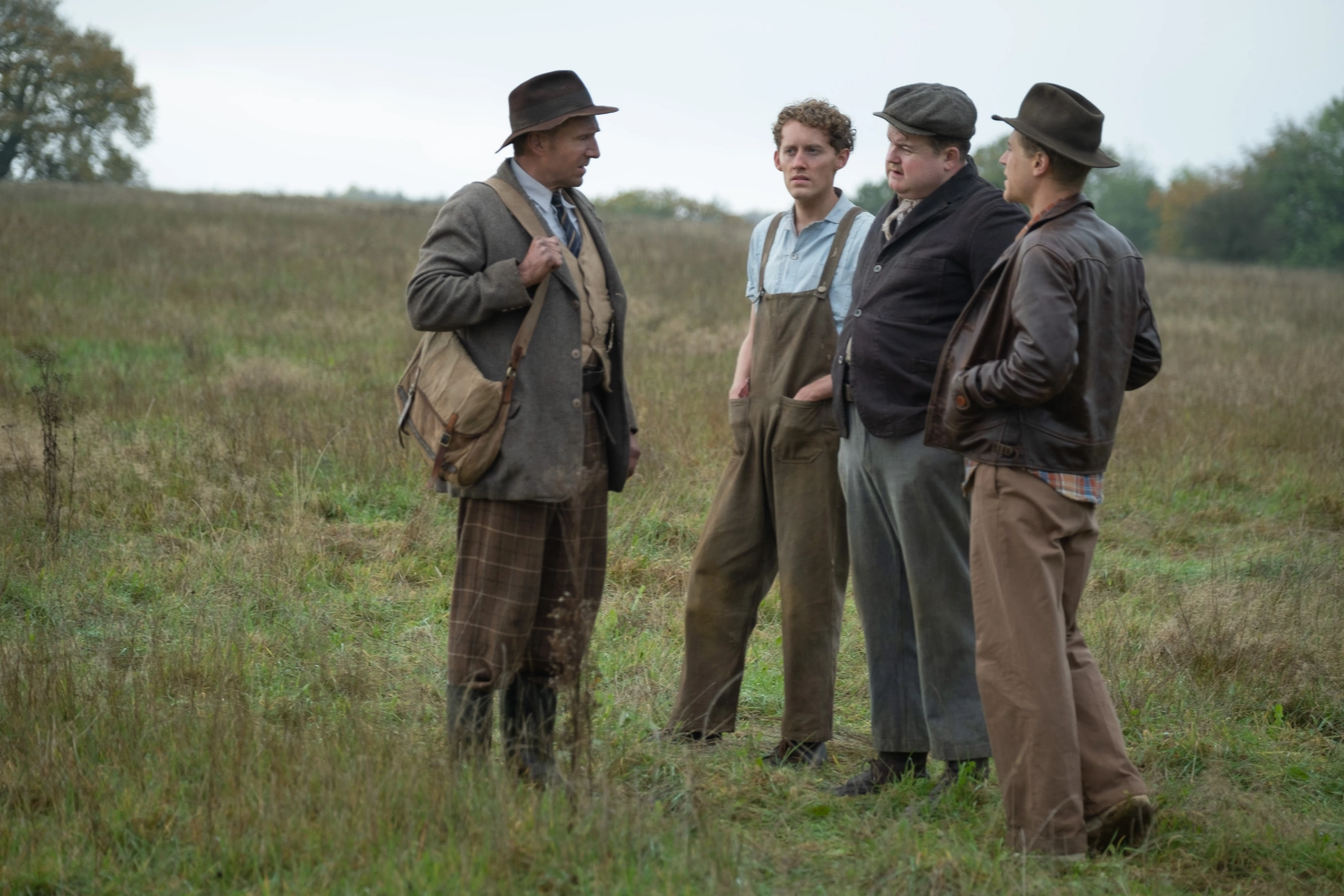 Ralph Fiennes, Johnny Flynn, Joe Hurst, and James Dryden in The Dig (2021)