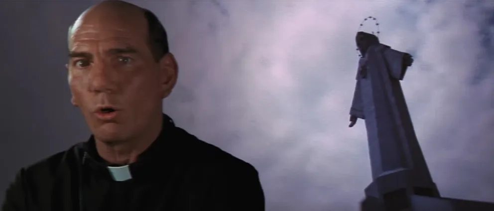 Pete Postlethwaite in Romeo + Juliet (1996)