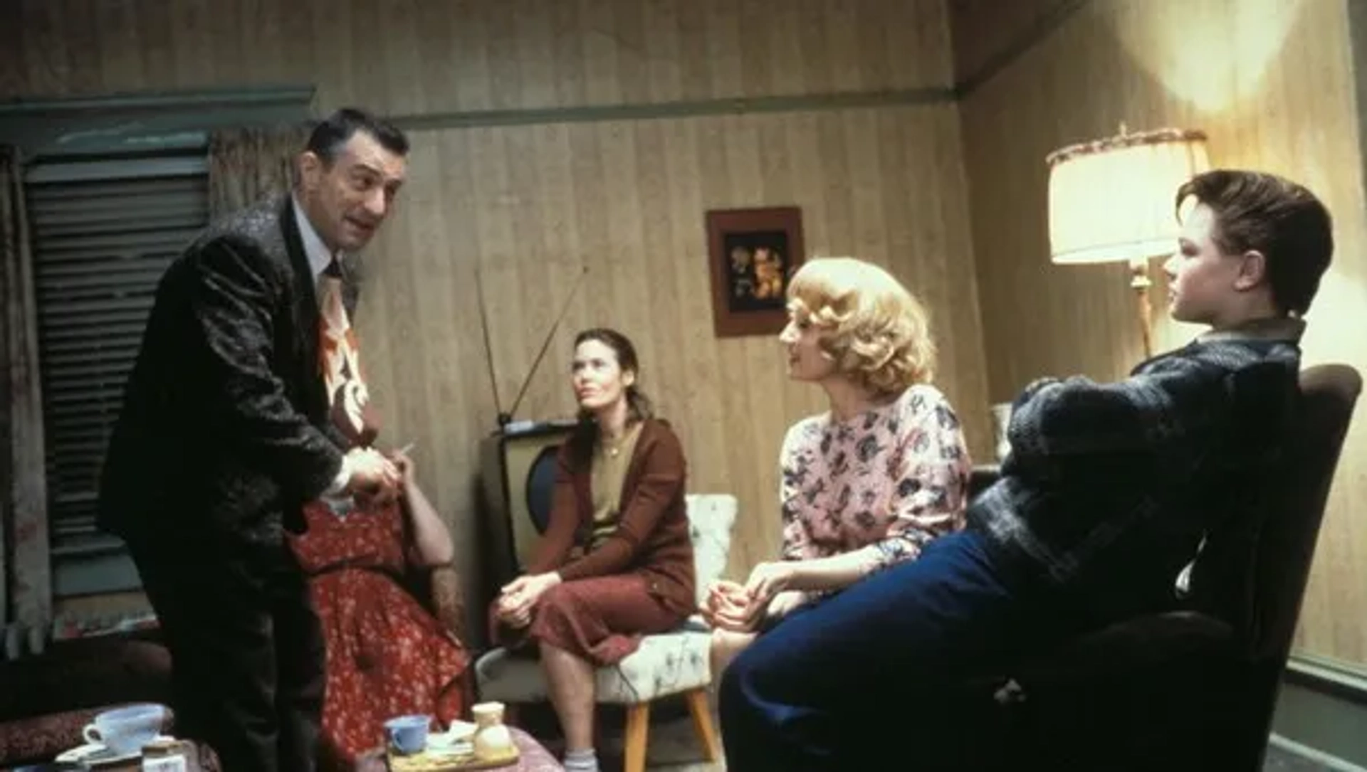Robert De Niro, Leonardo DiCaprio, Ellen Barkin, and Tracey Ellis in This Boy's Life (1993)