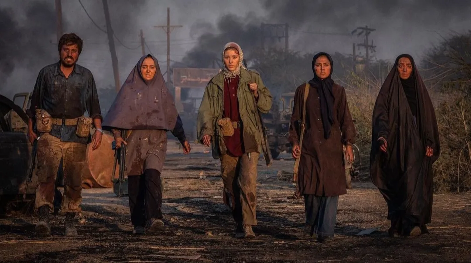 Niki Karimi, Hossein Soleimani, Hoda Zeinolabedin, Pantea Panahiha, and Fereshteh Hosseini in Squad of Girls (2022)