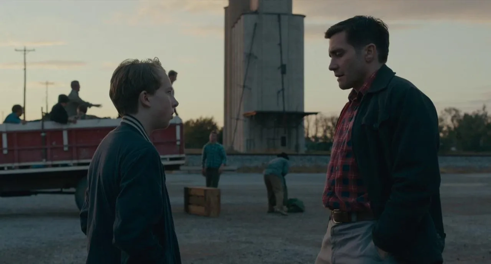 Jake Gyllenhaal and Ed Oxenbould in Wildlife (2018)