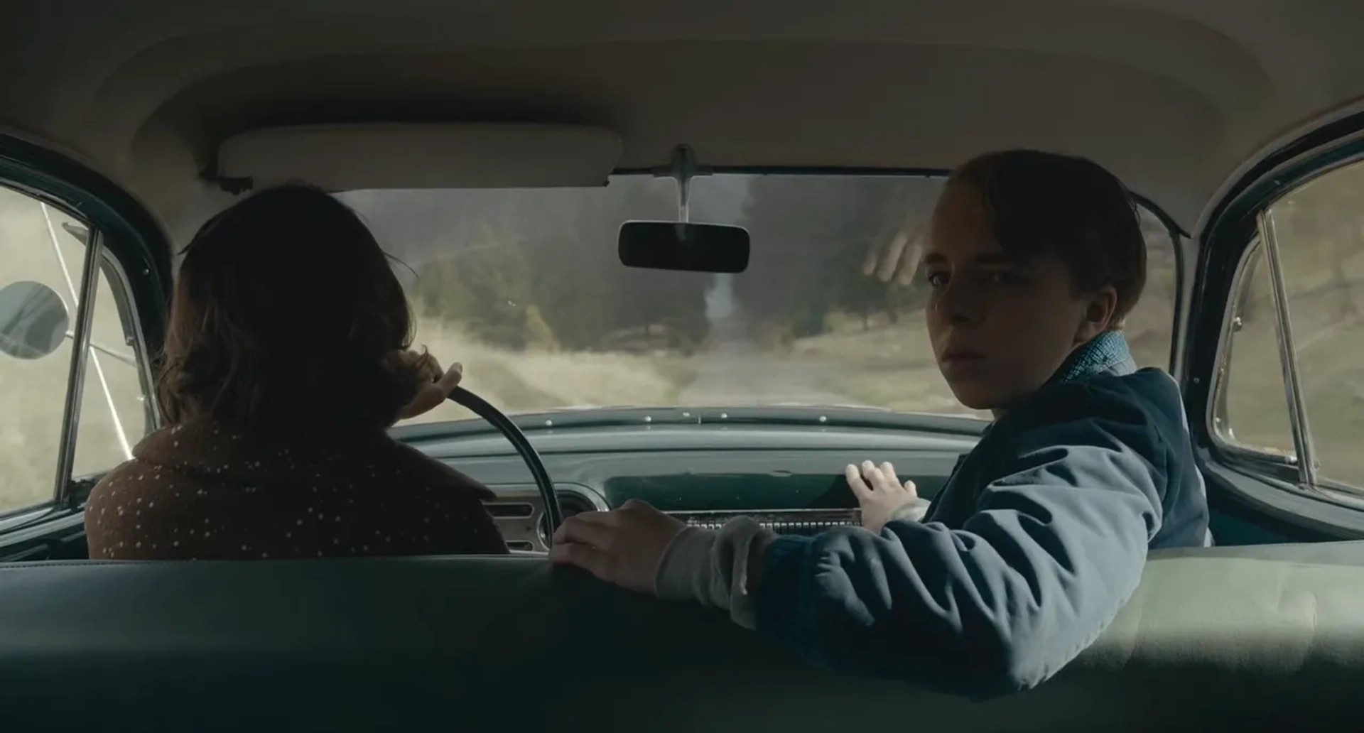 Carey Mulligan and Ed Oxenbould in Wildlife (2018)