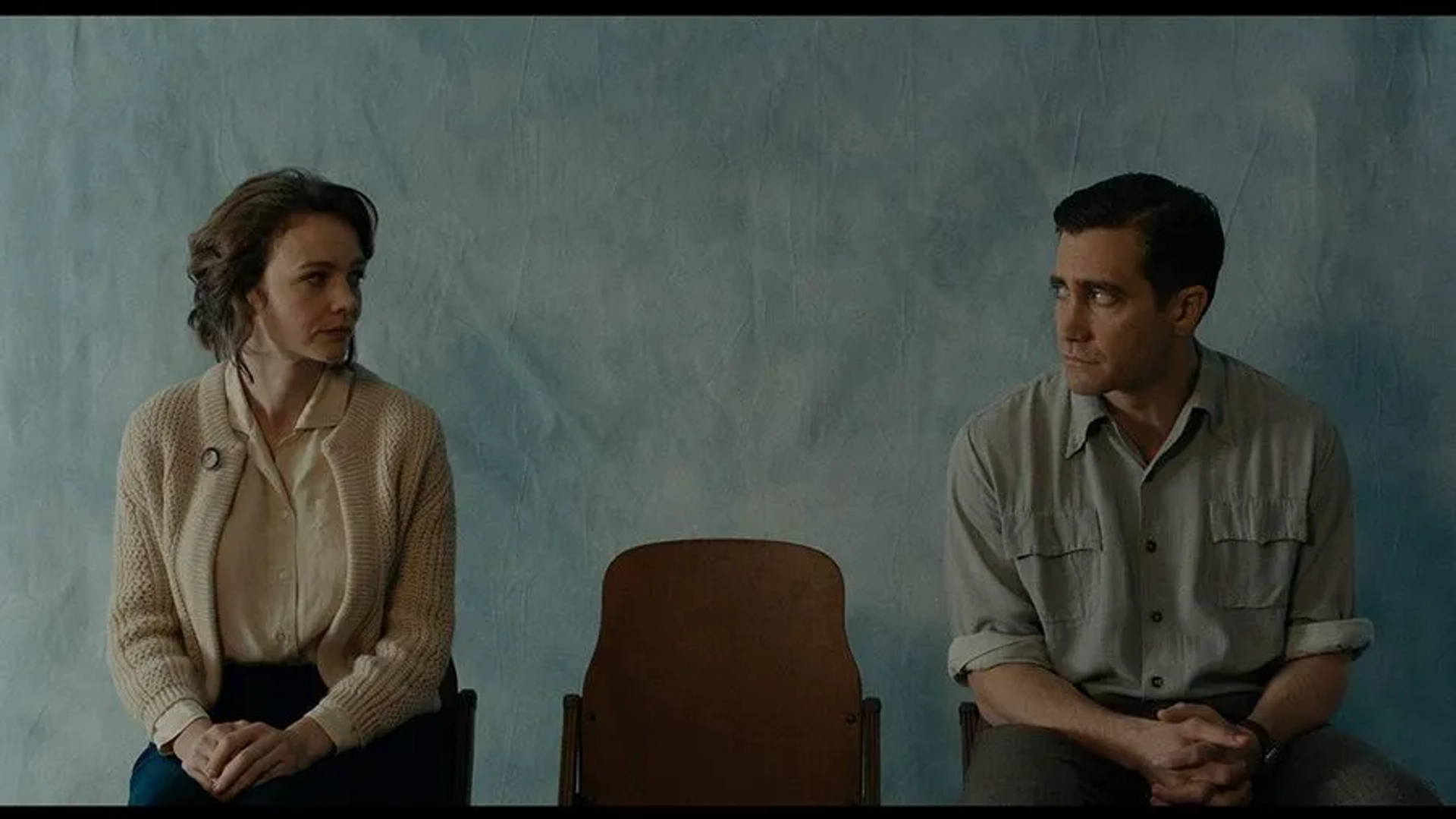 Jake Gyllenhaal and Carey Mulligan in Wildlife (2018)