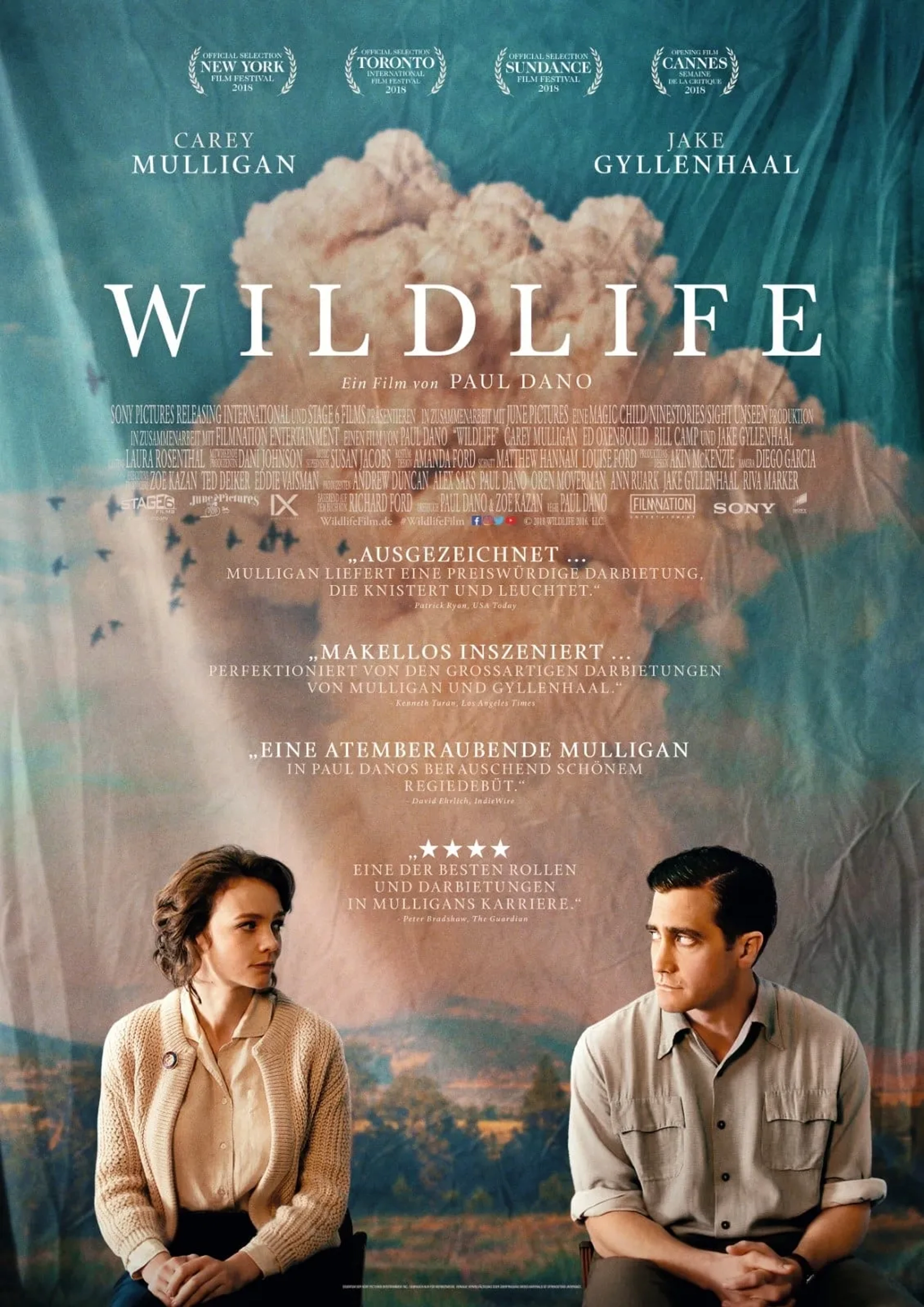 Jake Gyllenhaal and Carey Mulligan in Wildlife (2018)