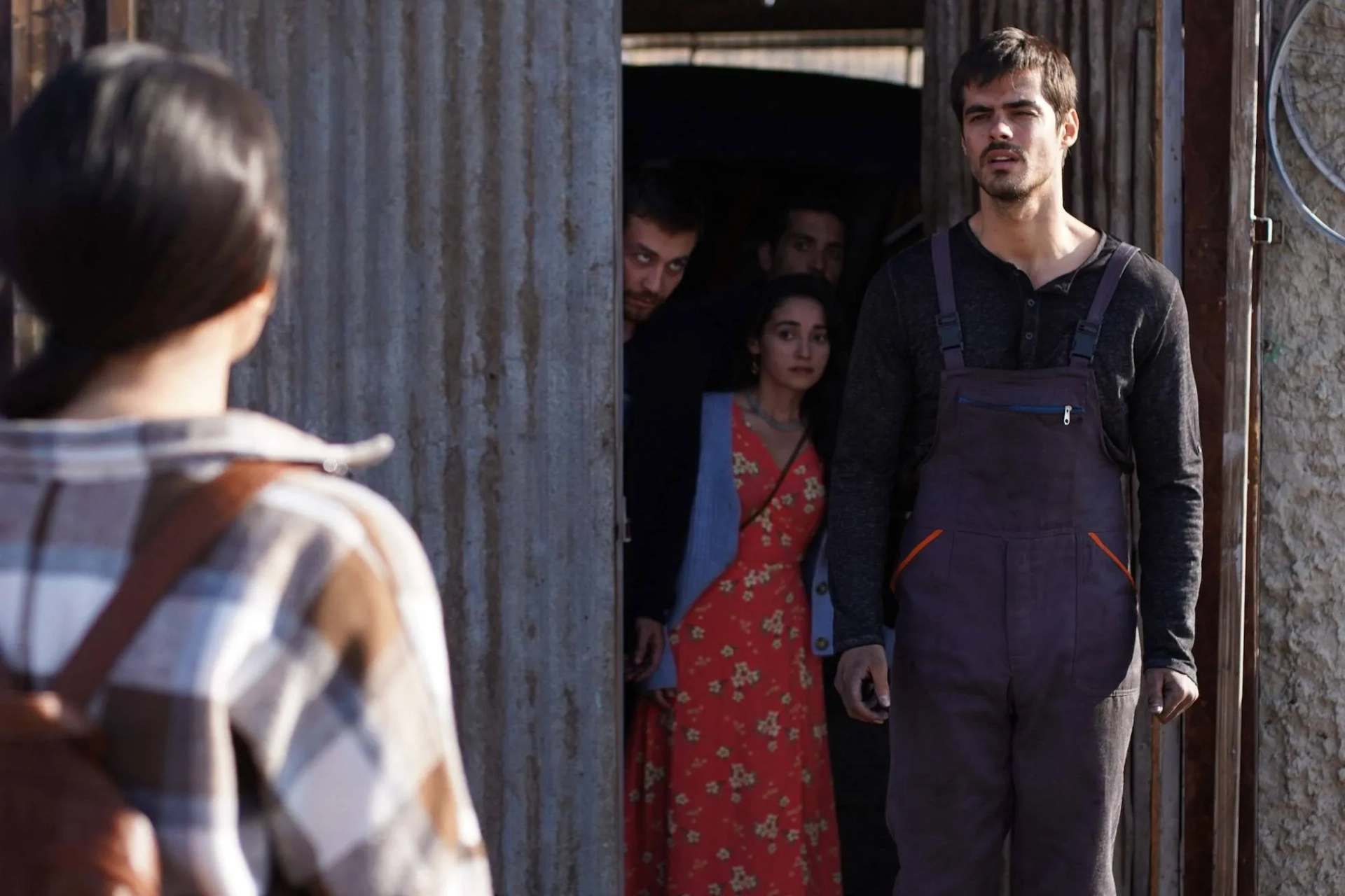 Gulsim Ali, Berk Atan, Cihat Suvarioglu, Nazli Pinar Kaya, and Semih Ertürk in An Anatolian Tale (2020)