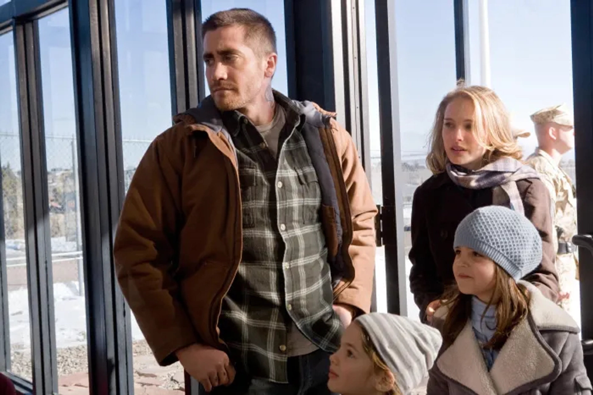 Natalie Portman, Jake Gyllenhaal, Bailee Madison, and Taylor Geare in Brothers (2009)