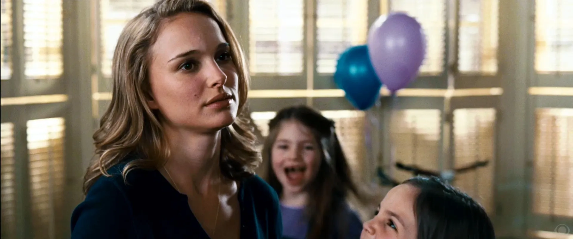 Natalie Portman and Bailee Madison in Brothers (2009)