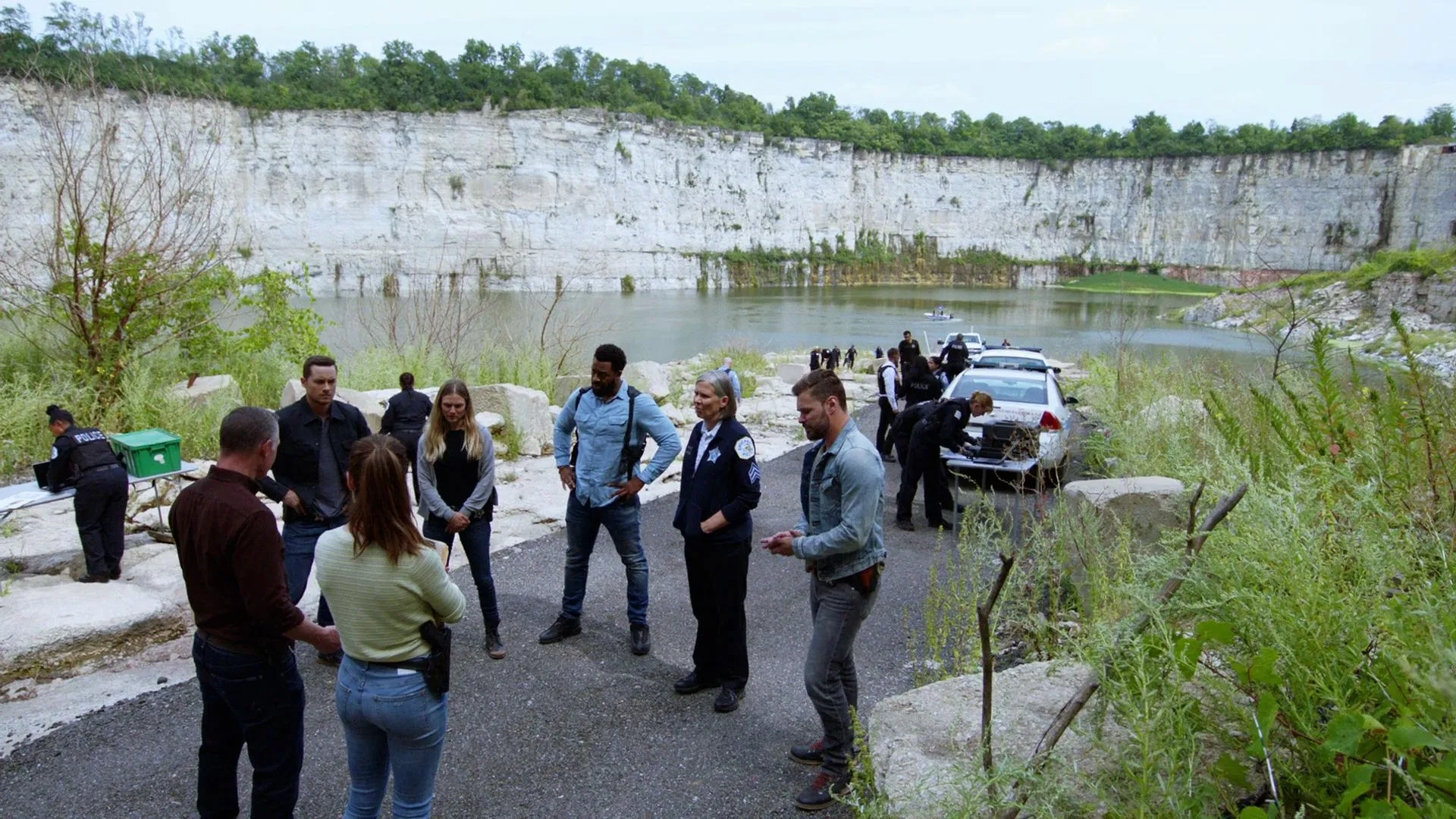 Jason Beghe, Jesse Lee Soffer, Amy Morton, Patrick John Flueger, Marina Squerciati, Tracy Spiridakos, and LaRoyce Hawkins in Chicago P.D.: In the Dark (2021)