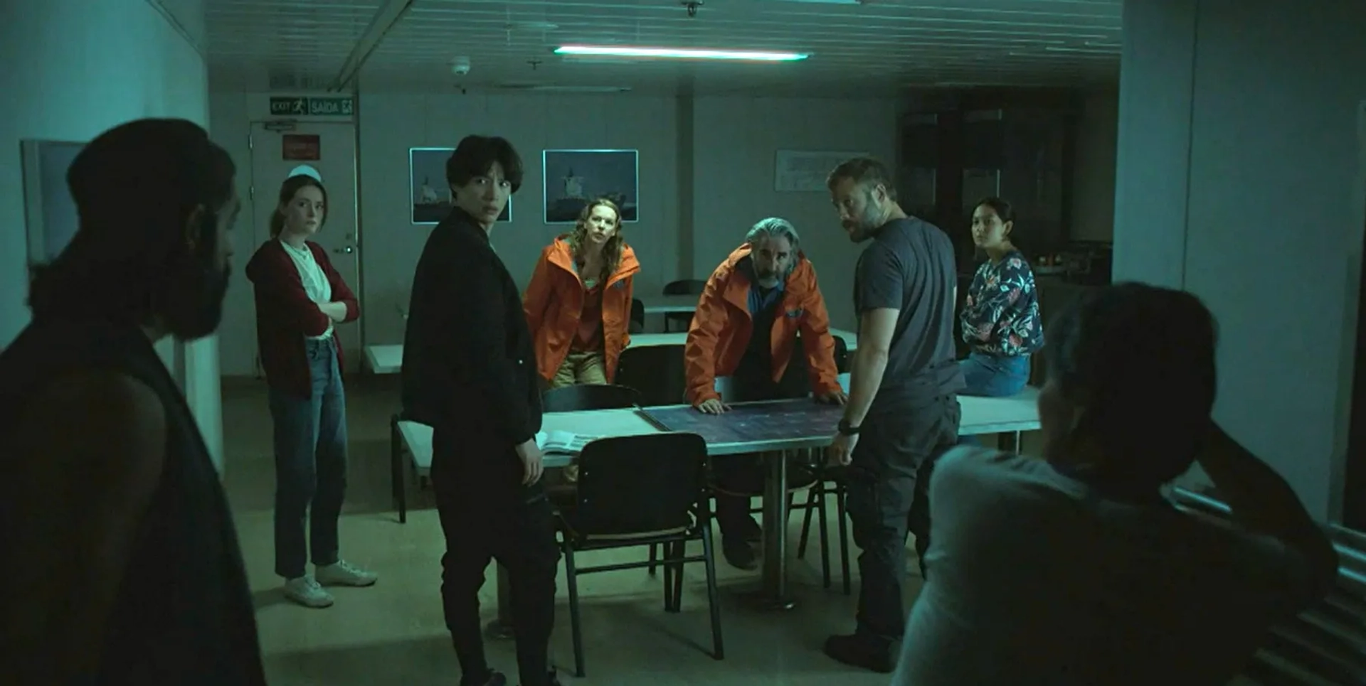 John Lynch, Olivia Morris, Josefin Neldén, Moe Dunford, Sôta Fukushi, and Nora Rios in The Head: Episode X (2022)