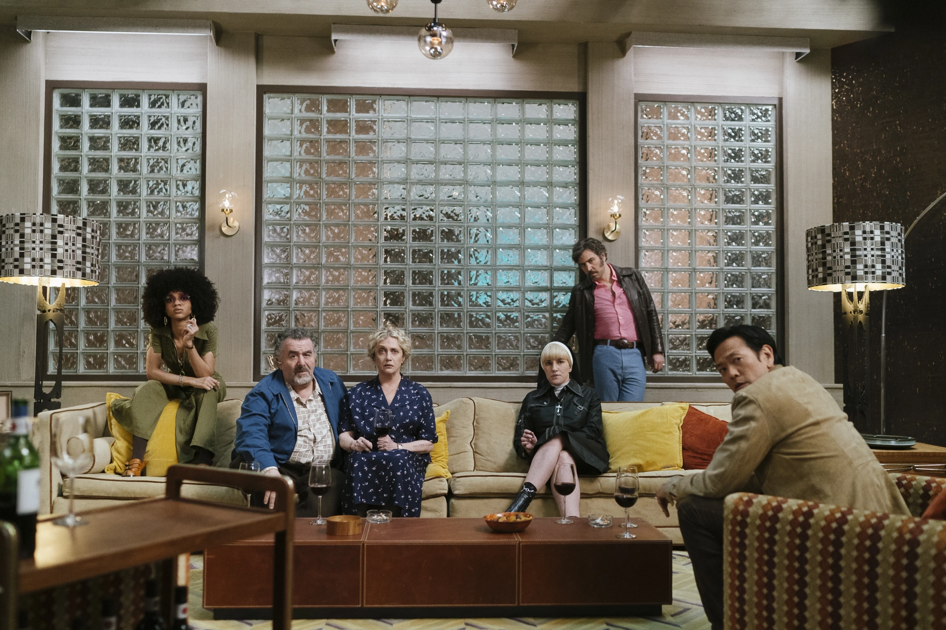 Carol Kane, Saul Rubinek, Josh Radnor, Louis Ozawa, Kate Mulvany, and Tiffany Boone in Hunters (2020)