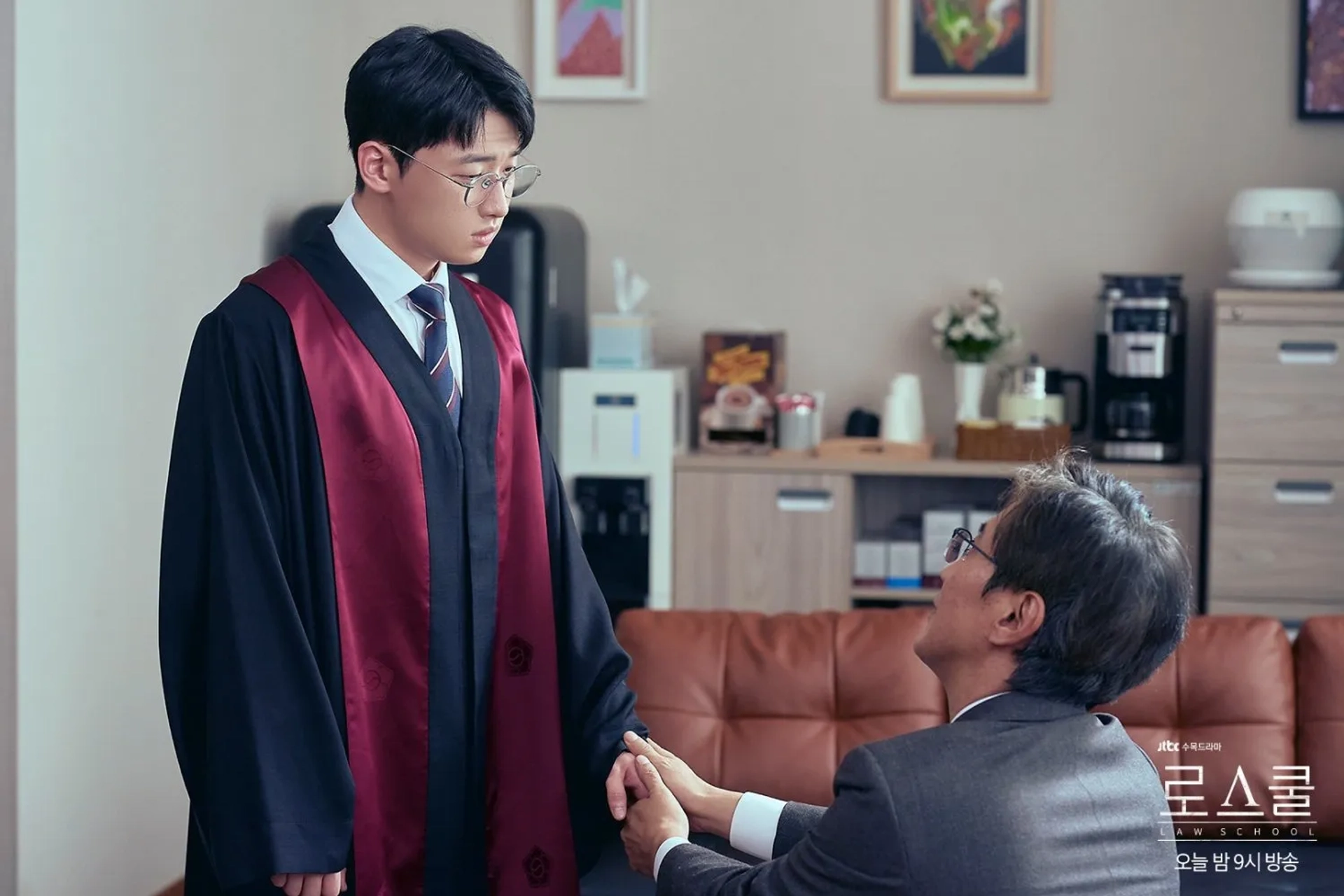 Ahn Nae-sang and Lee Da-wit in Law School (2021)