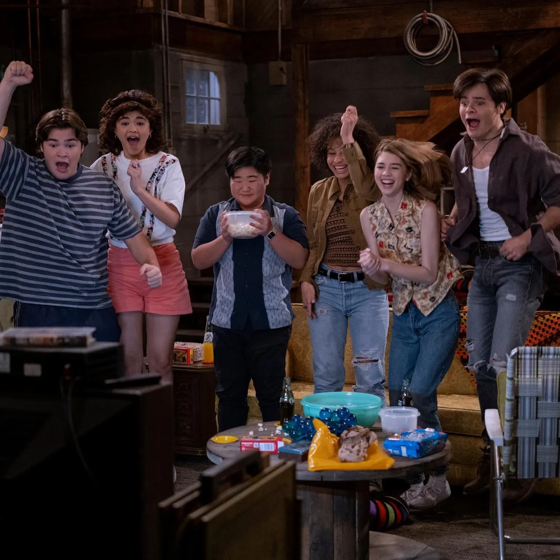 Sam Morelos, Mace Coronel, Ashley Aufderheide, Callie Haverda, Maxwell Acee Donovan, and Reyn Doi in That '90s Show (2023)