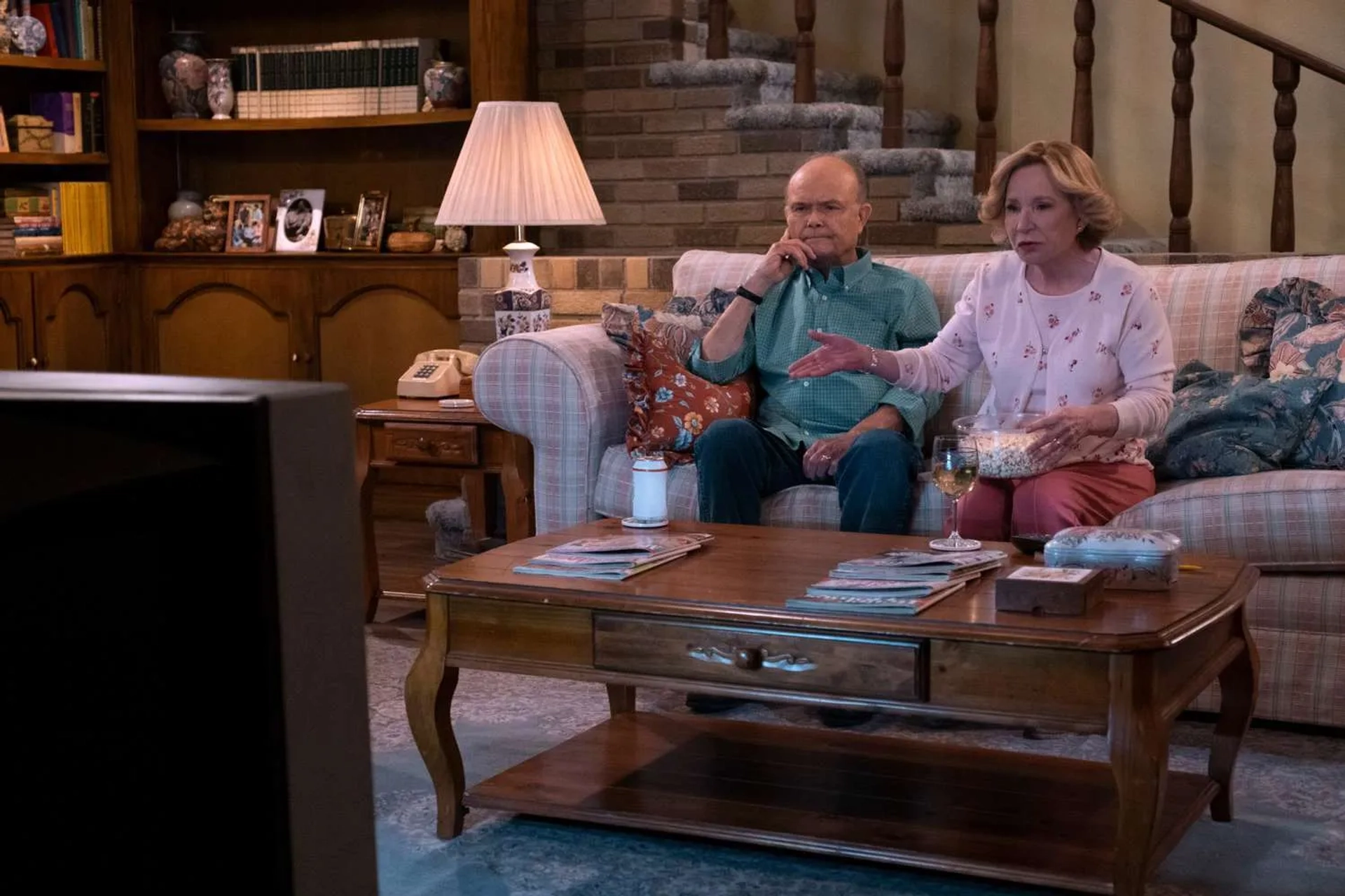 Kurtwood Smith and Debra Jo Rupp in That '90s Show (2023)