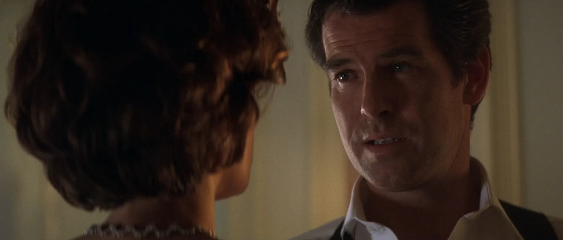 Pierce Brosnan and Teri Hatcher in Tomorrow Never Dies (1997)