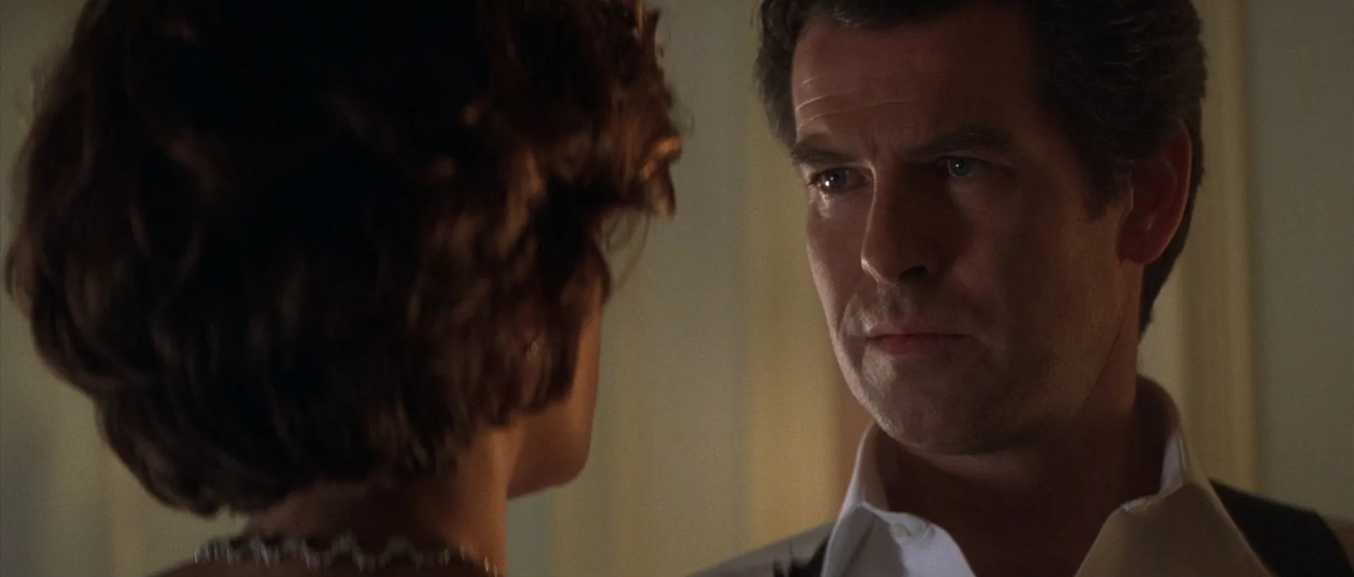 Pierce Brosnan and Teri Hatcher in Tomorrow Never Dies (1997)