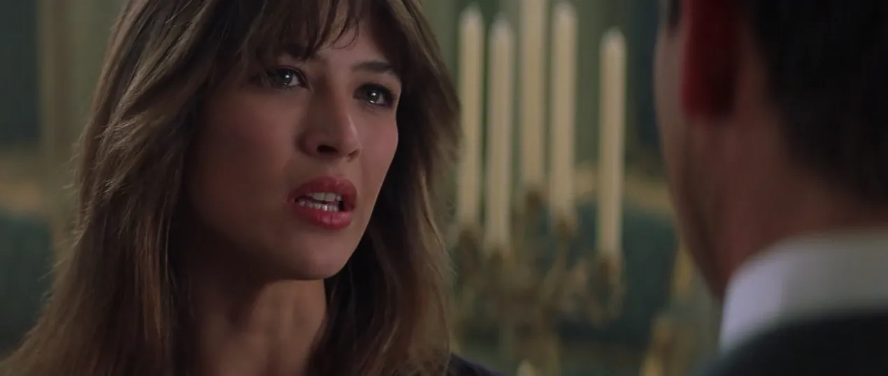 Pierce Brosnan and Sophie Marceau in The World Is Not Enough (1999)