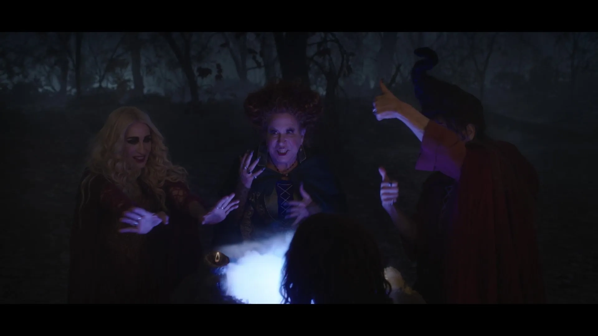 Bette Midler, Sarah Jessica Parker, and Kathy Najimy in Hocus Pocus 2 (2022)